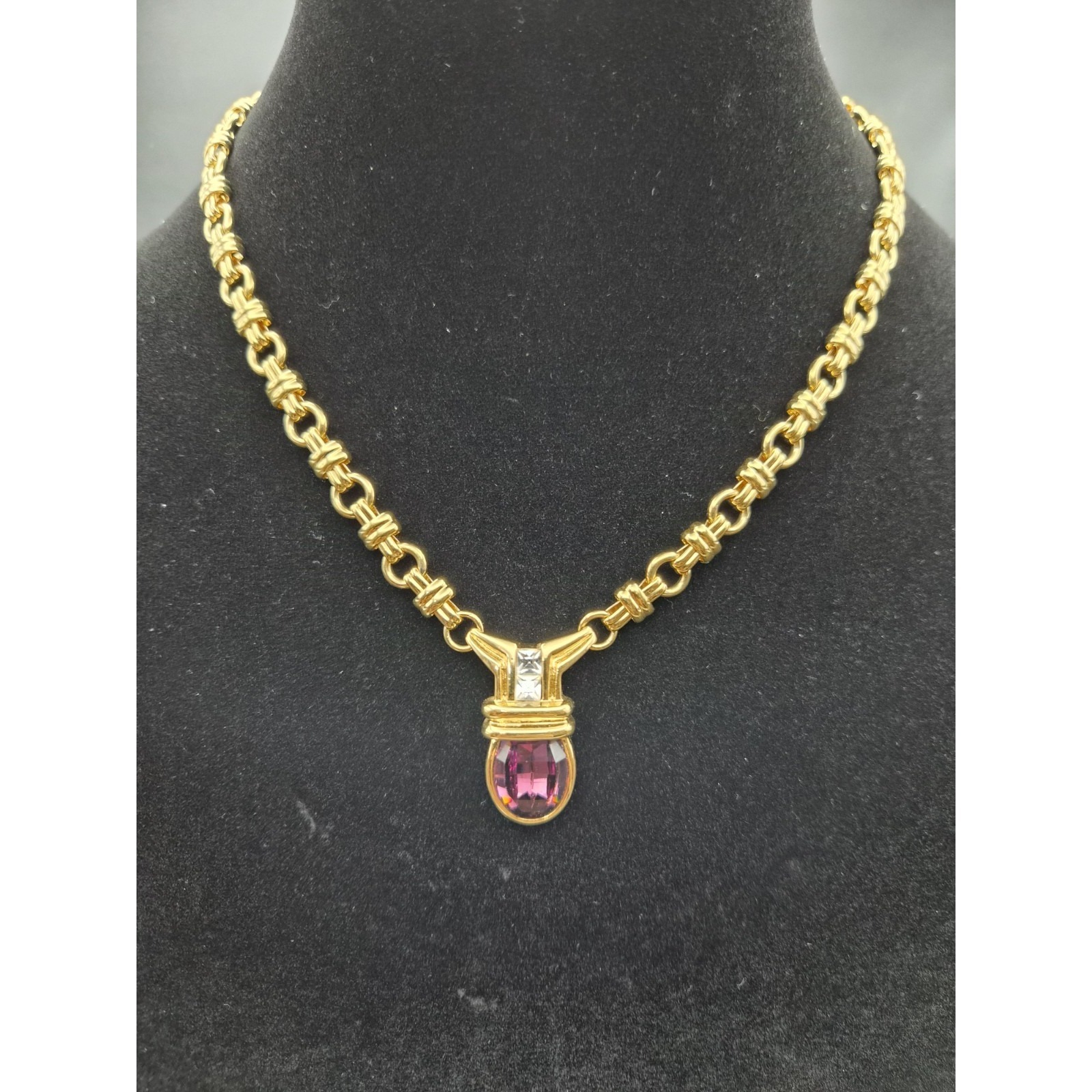 Vintage Elizabeth Taylor For Avon Glass Amethyst Necklace Gold Tone 18